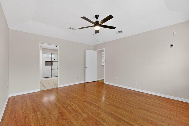 Building Photo - 5300 Honey Dew Terrace