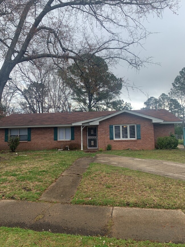 Building Photo - 431 Spring Valley Rd