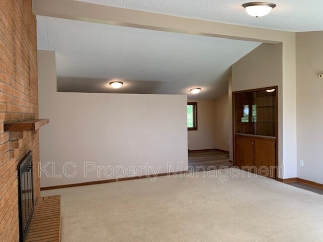 Building Photo - 36093 Tabor Rd