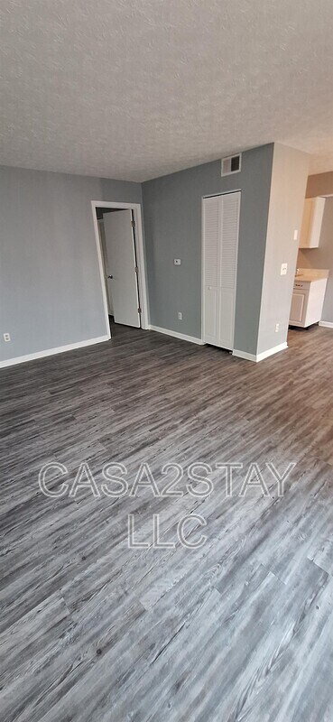 Building Photo - 383 Redmar Blvd