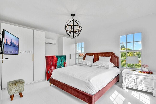 Building Photo - 4722 SW 5th St