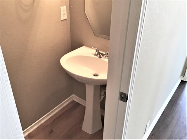 Building Photo - 304 Double Oak Ln