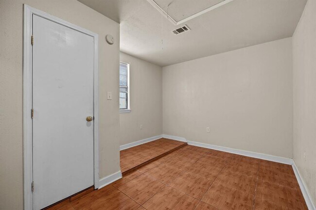 Building Photo - 6619 Indian Lake Dr