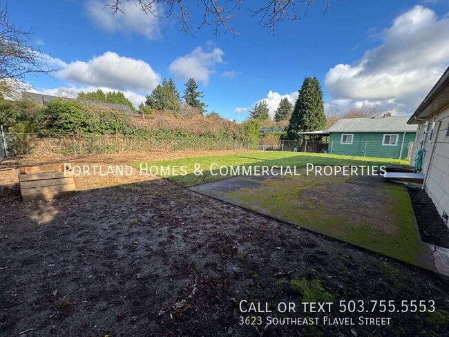 Building Photo - 3623 SE Flavel St