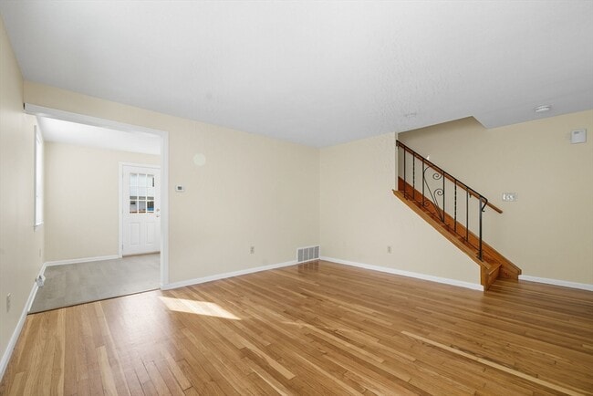Building Photo - 33 Park Dr
