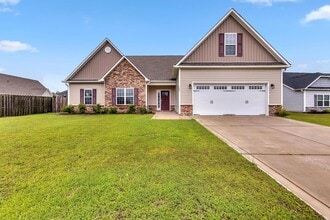 Building Photo - Large 4 bedroom home!