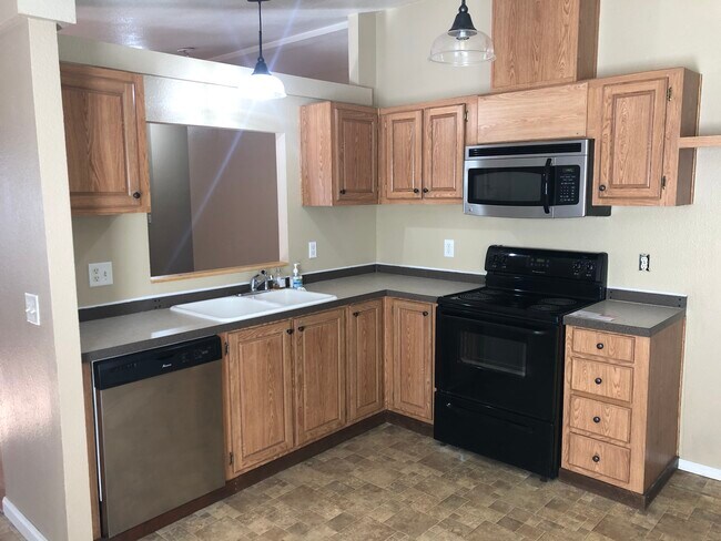 Building Photo - 167 W Rose St