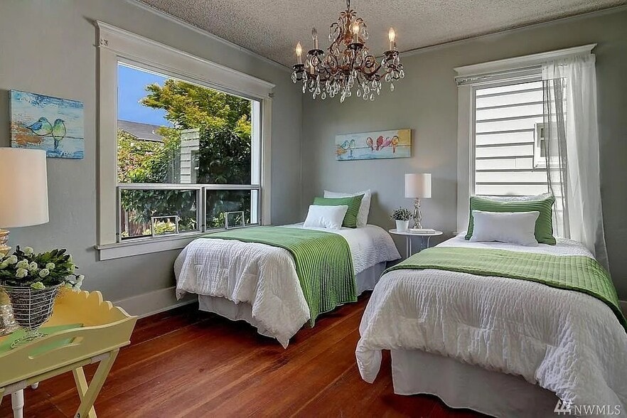 Building Photo - 902 N 77th St