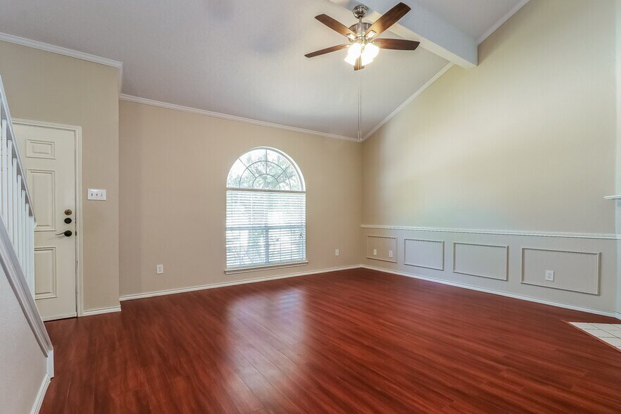 Building Photo - 401 Meadow St