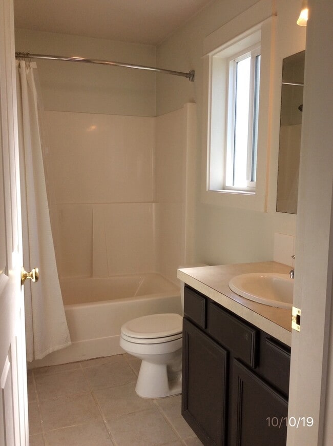 Building Photo - 1511 Burrows Ct