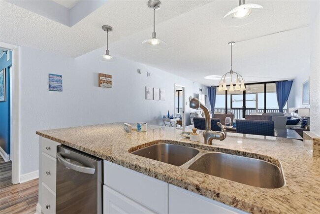 Building Photo - 15462 Gulf Blvd