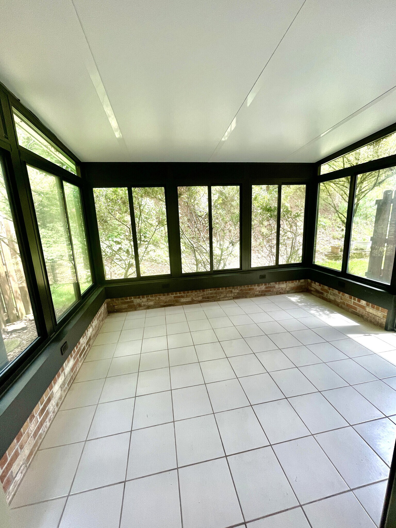 Building Photo - 1010 River Oaks Dr
