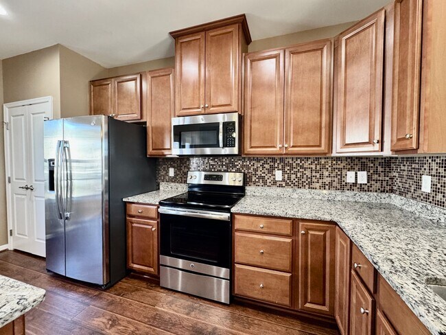 Building Photo - Available 07-08-26! Townhouse w/Garage - Pet Friendly - All Appliances Convey!