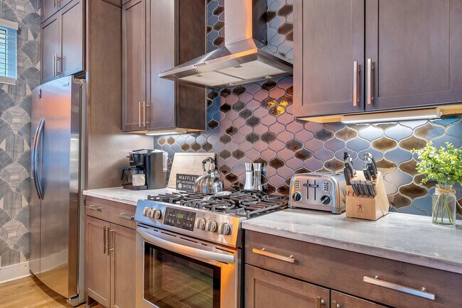 Building Photo - 2716 Delaware Ave