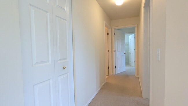 Building Photo - 937 Huntington Dr