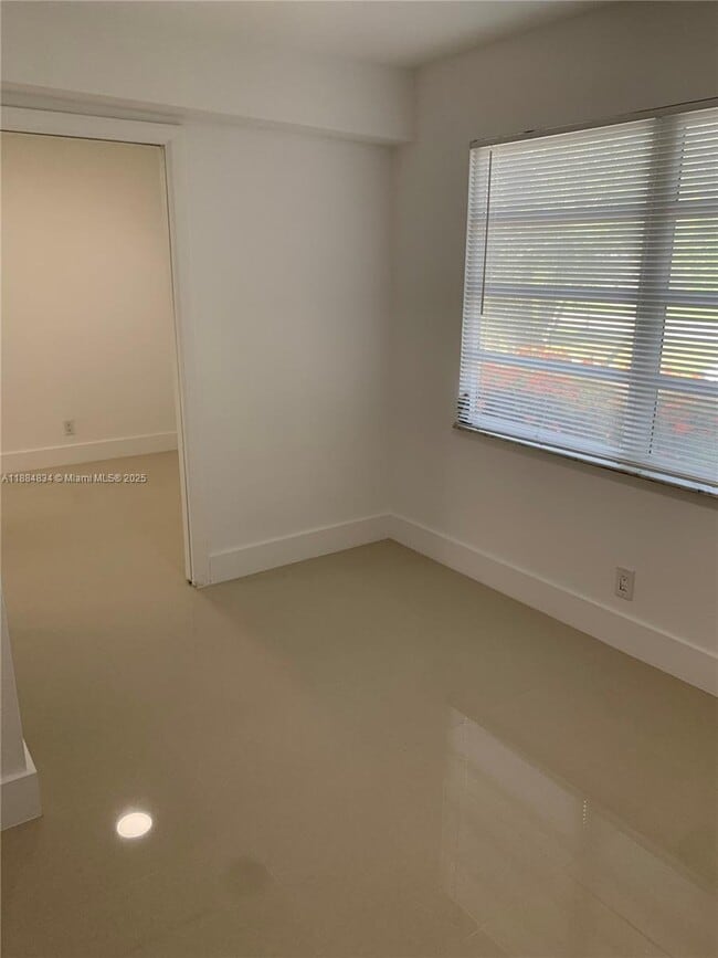 Building Photo - 2109 N 17th Ct