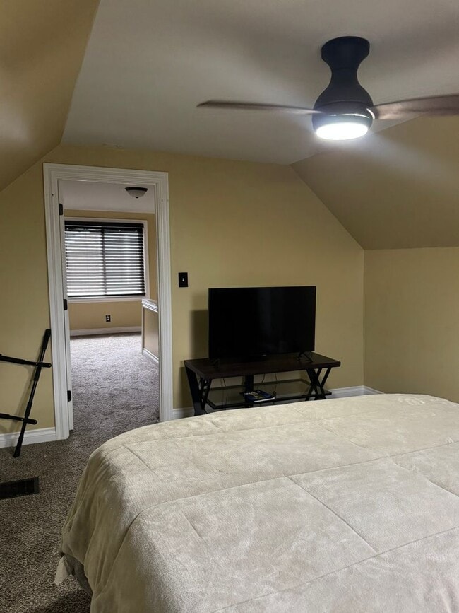 Building Photo - Fully Updated 3 Bedroom - 1 bathroom home