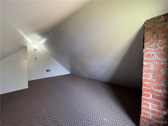 Building Photo - 143 Reo Ave