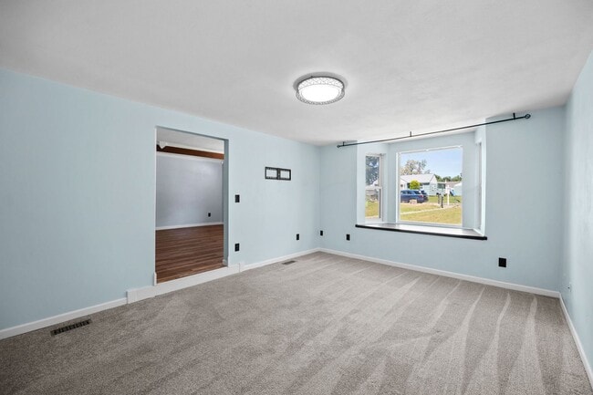 Building Photo - Lidgerwood Area 4 Bedroom 2 Bathroom Home!
