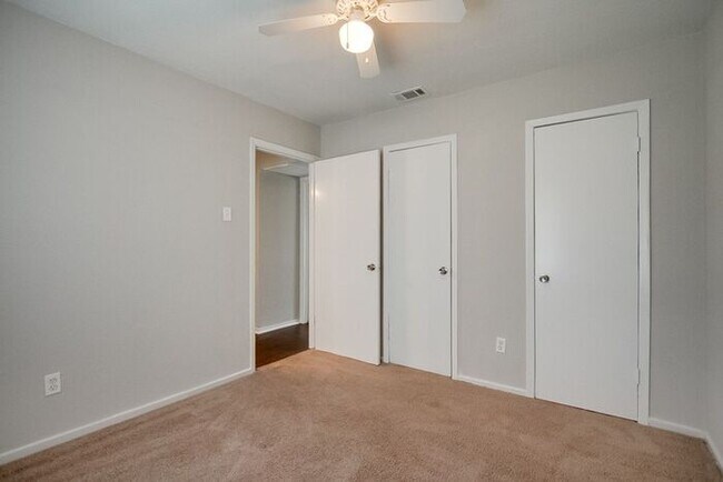 Building Photo - No Application Fees* $500 off 1st month re...