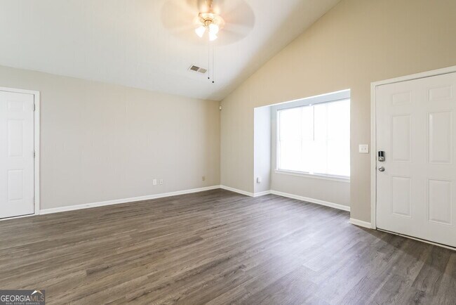 Building Photo - 9512 Forest Knoll Dr