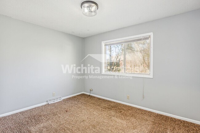 Building Photo - Indian hills duplex!