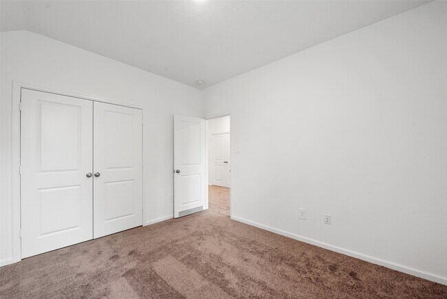 Building Photo - 653 Royal Arch Dr