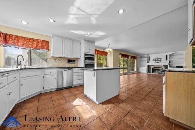 Building Photo - 28801 Shadow Valley Ln