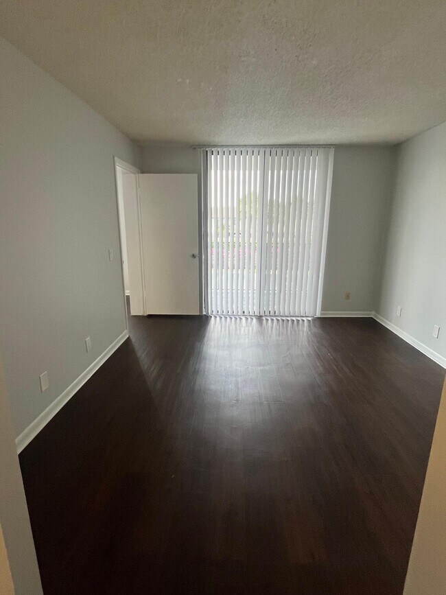 Building Photo - 708 Executive Center Dr