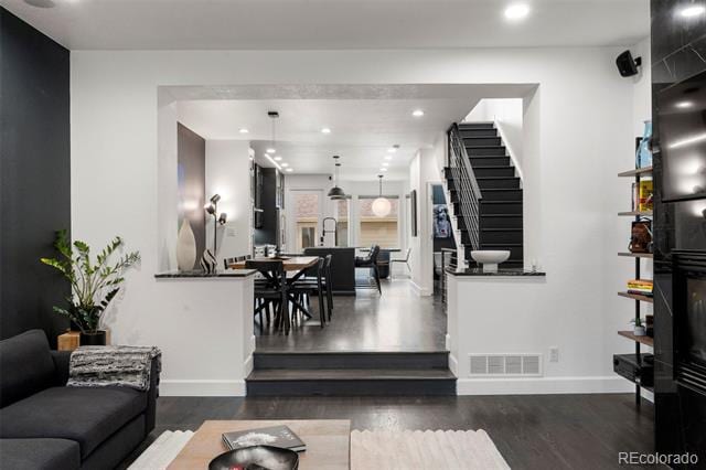 Building Photo - 186 S Garfield St