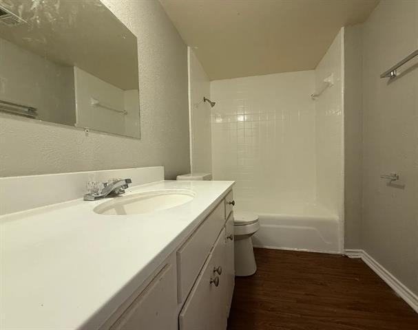 Building Photo - 730 Londonderry Ln