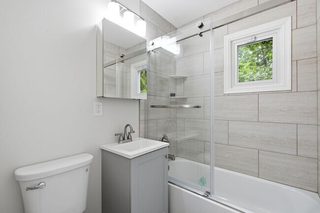 Building Photo - 18 Grandin Cir
