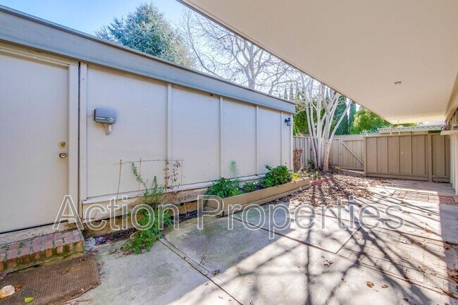Building Photo - 71 Los Altos Square