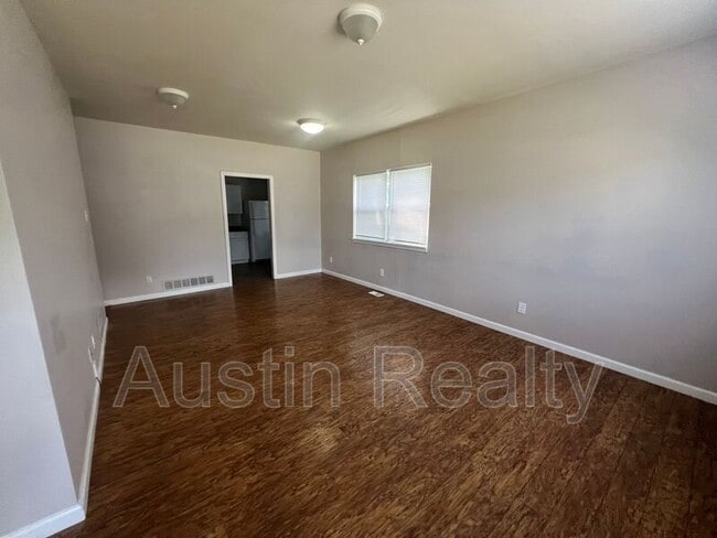Building Photo - 7064 Mitchell Ave