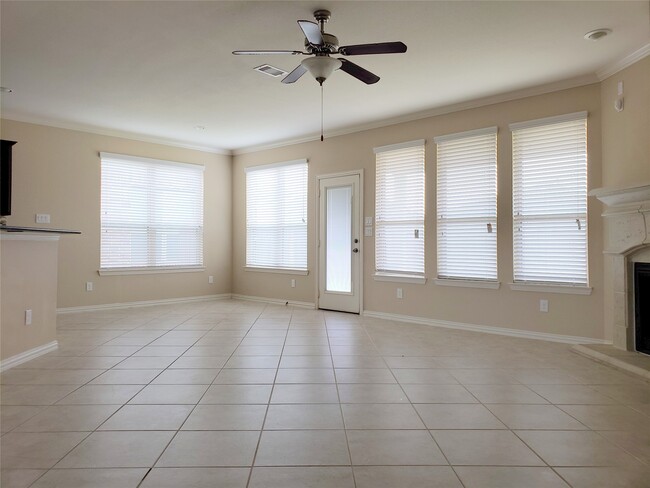 Building Photo - 8818 Cornina Dr