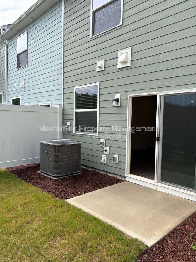 Building Photo - 10636 Brookside Reserve Rd