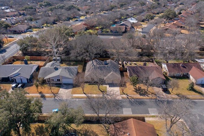 Building Photo - 1317 Meadgreen Cir