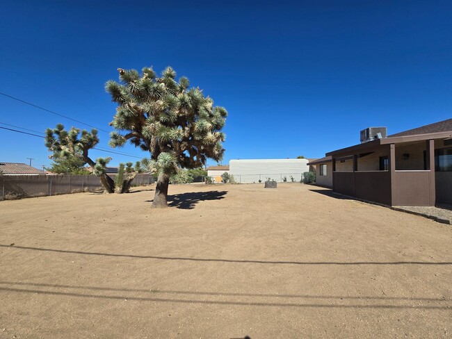 Building Photo - 57980 Hidden Gold Dr