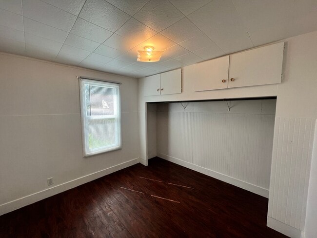 Building Photo - Cottage Style 1 Bed Home with a Large Yard...