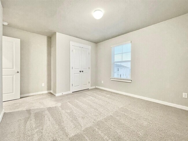 Building Photo - 2415 Lakey Cv