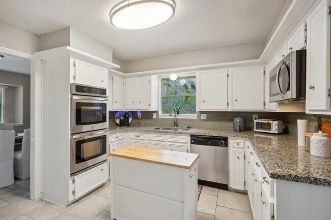 Building Photo - 1703 Westmere Ct