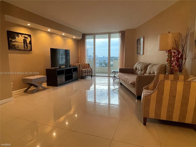 Primary Photo - 2 br, 2 bath Condo - 3180 S Ocean Dr Apt 519