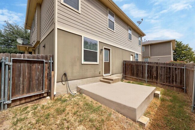 Building Photo - 709B Jane Austen Trail