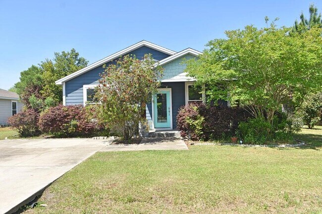 Building Photo - 416 Tropical Way