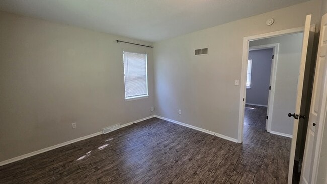 Building Photo - Welcome home to this beautiful Blue Spring...