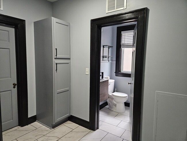 Building Photo - 29 Baker St