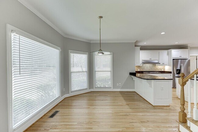 Building Photo - 9345 Riverclub Pkwy