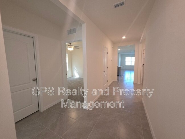 Building Photo - 33409 Country House Dr