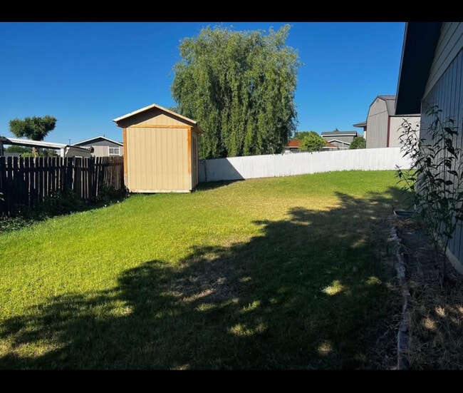 Building Photo - 1103 Carriage Square Dr