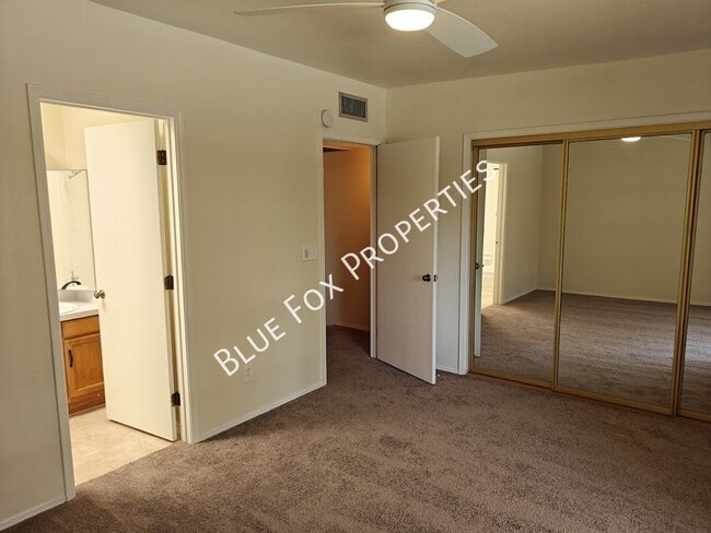 Building Photo - 10131 E Lost Trails St
